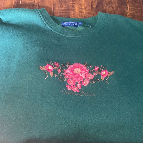Womans edition large green crewneck - Picture 2 of 4